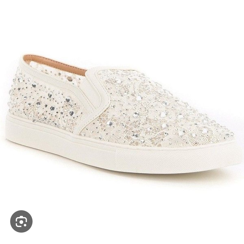 Antonio Melani Garner Lace jeweled sneaker Size 7